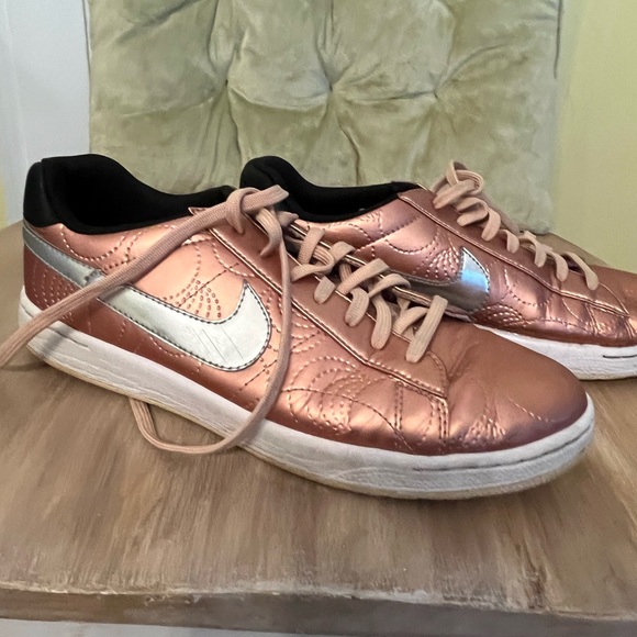 Nike Women’s Tennis Classic Ultra Coppers - Picture 2 of 5